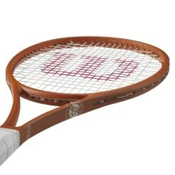 Raquette Wilson Blade 98 (16x19) V9 Roland Garros 2025 -Tennis Compagnie Magasin raquette wilson blade 98 16x19 v9 roland garros 2025 5